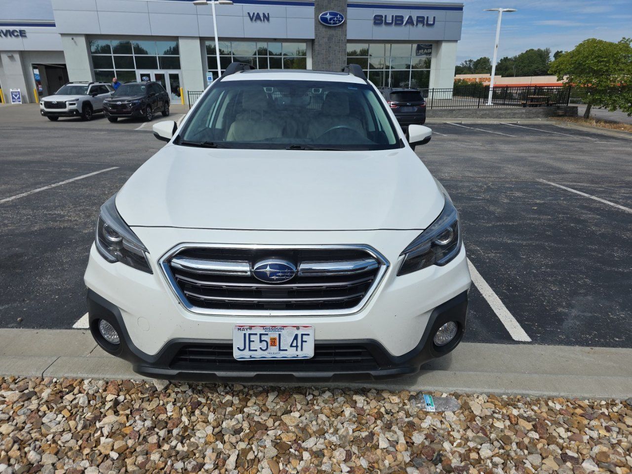Used 2018 Subaru Outback 2.5i Limited AWD/4WD image 2