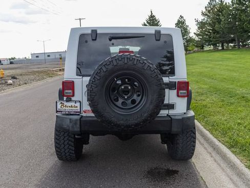 Used 2013 Jeep Wrangler Unlimited Sahara AWD/4WD image 6