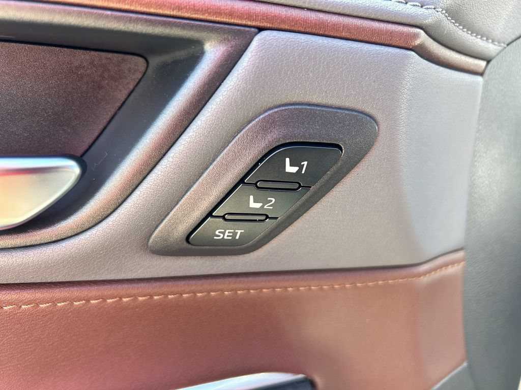 Used 2024 Toyota Venza Limited AWD/4WD image 13