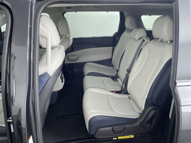 Used 2026 Kia Carnival SX FWD image 21