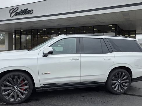 Used 2025 Cadillac Escalade V image 2