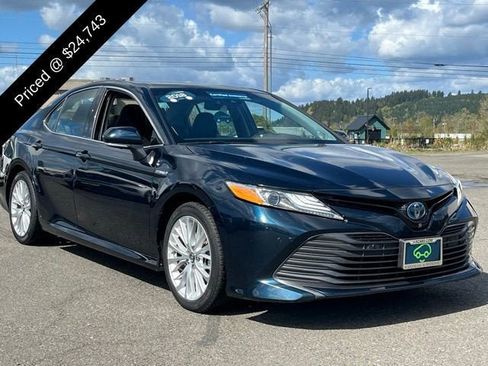 Used 2018 Toyota Camry XLE w/ Audio Package FWD image 4
