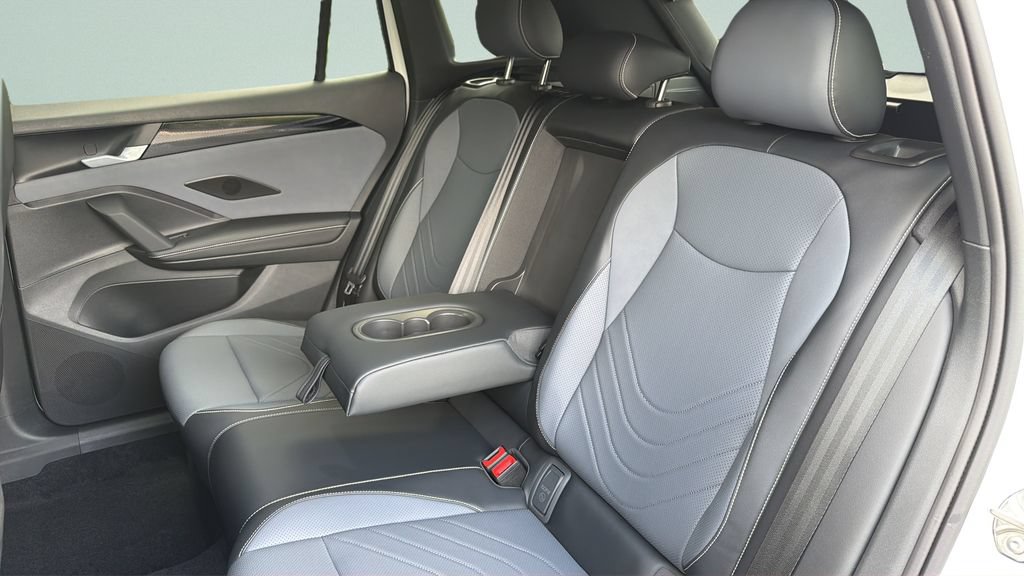 New 2026 Volkswagen Tiguan SE R-Line FWD image 34