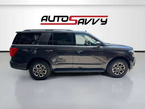 Used 2024 Ford Expedition XLT RWD image 8