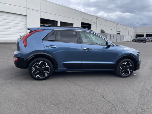 Used 2023 Kia Niro Wave FWD image 6