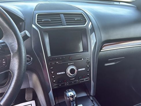 Used 2018 Ford Explorer Platinum image 18