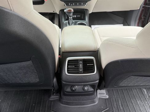 Used 2016 Kia Sorento LX w/ LX Convenience Package image 17