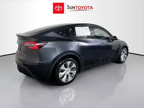 Used 2024 Tesla Model Y Long Range AWD/4WD image 4