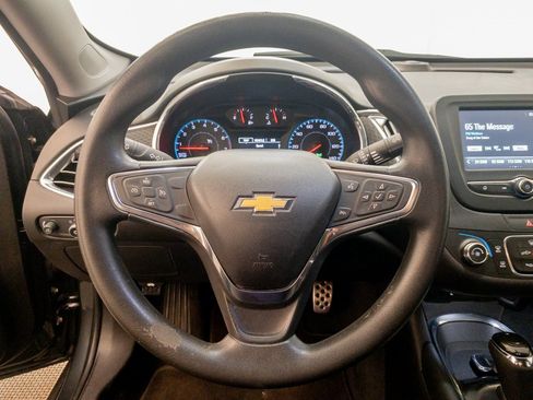 Used 2017 Chevrolet Malibu LT image 13