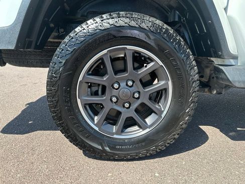 Used 2020 Jeep Gladiator Overland AWD/4WD image 38