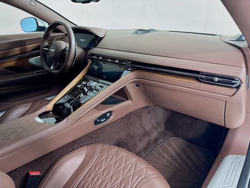 Used 2024 Aston Martin DB12 Coupe RWD image 25