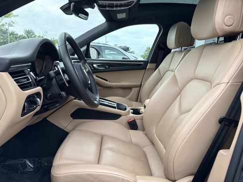 Used 2023 Porsche Macan AWD/4WD image 10