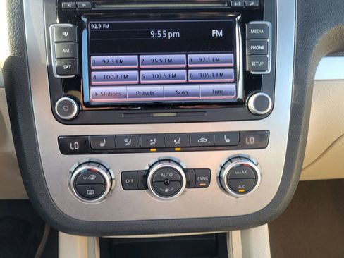 Used 2013 Volkswagen Eos Komfort FWD image 21