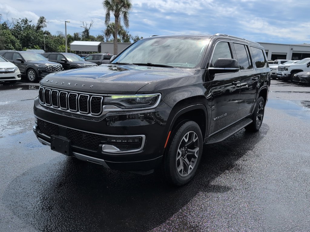 Used 2024 Jeep Wagoneer L Series III w/ Flexible Seating Group AWD/4WD image 5