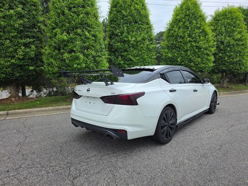 Used 2019 Nissan Altima 2.5 SR FWD image 5