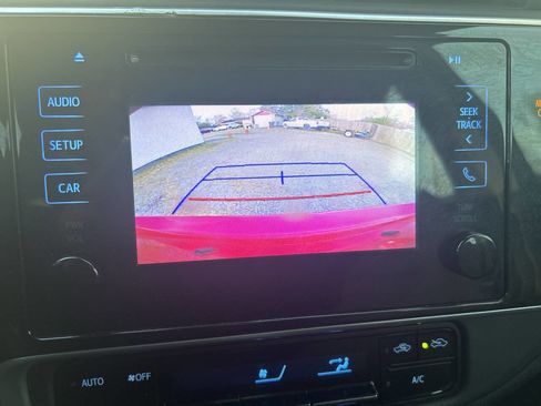 Used 2018 Toyota Corolla LE image 29