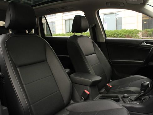 Used 2019 Volkswagen Tiguan SEL AWD/4WD image 29