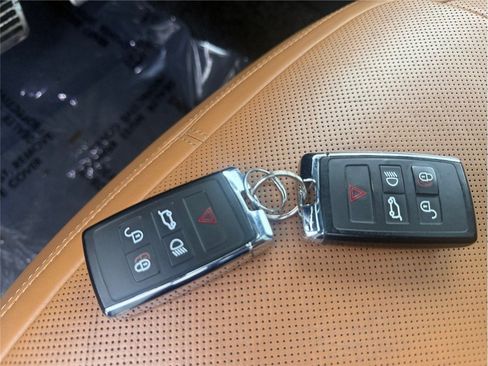 Used 2019 Land Rover Range Rover Autobiography image 49