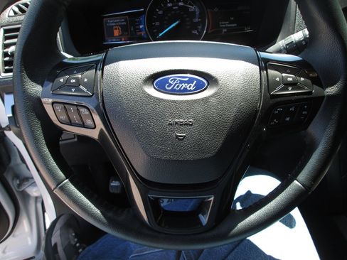 Used 2019 Ford Explorer XLT w/ Equipment Group 202A AWD/4WD image 10