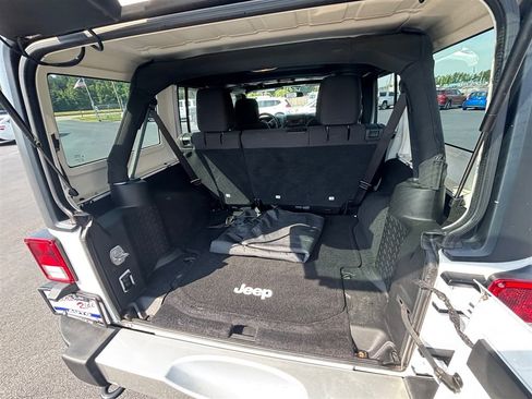 Used 2015 Jeep Wrangler Unlimited Sport w/ Connectivity Group AWD/4WD image 22