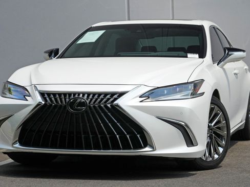 Used 2024 Lexus ES 300h w/ Accessory Package (Z2) FWD image 3