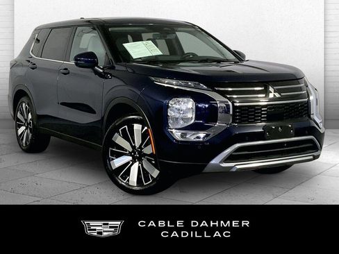 Used 2025 Mitsubishi Outlander SE image 1