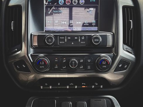 Used 2018 Chevrolet Silverado 1500 LT w/ All Star Edition AWD/4WD image 11