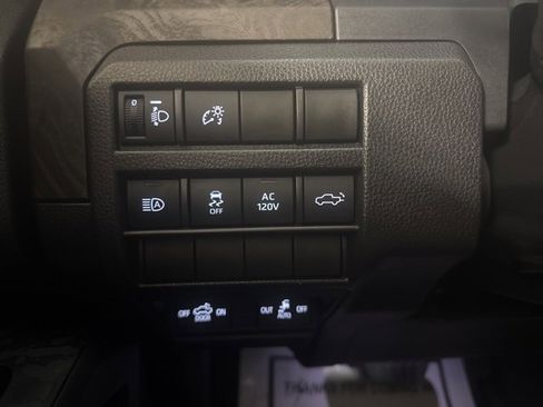 Used 2025 Toyota Tacoma Limited image 21