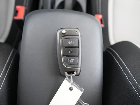 Certified 2023 Hyundai Venue SEL FWD image 35