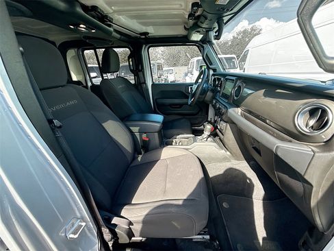 Used 2023 Jeep Gladiator Overland image 32