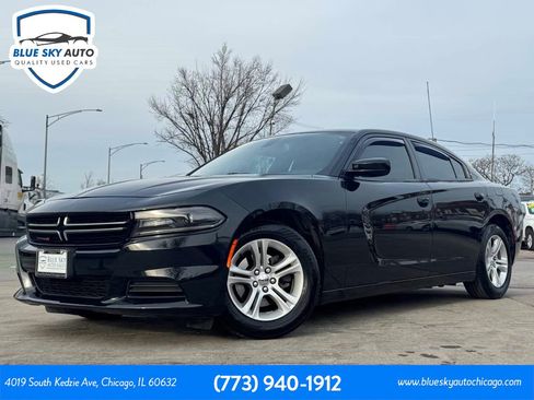 Used 2017 Dodge Charger SE image 1