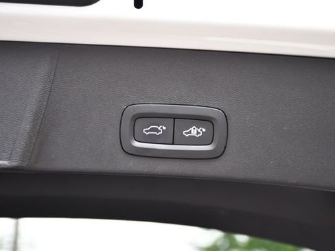 Used 2024 Volvo XC40 B5 Plus w/ Protection Package Premier AWD/4WD image 26