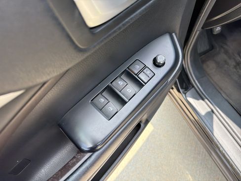 Used 2017 Toyota Highlander XLE FWD image 7
