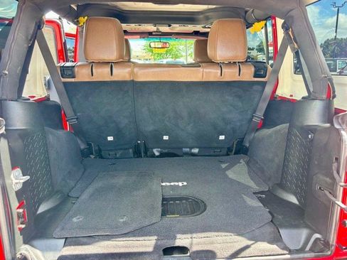 Used 2017 Jeep Wrangler Unlimited Rubicon w/ Connectivity Group AWD/4WD image 14