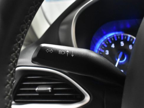 Used 2022 Chrysler Pacifica Touring-L FWD image 15