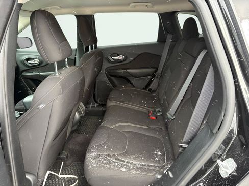 Used 2016 Jeep Cherokee Latitude w/ Comfort/Convenience Group image 3