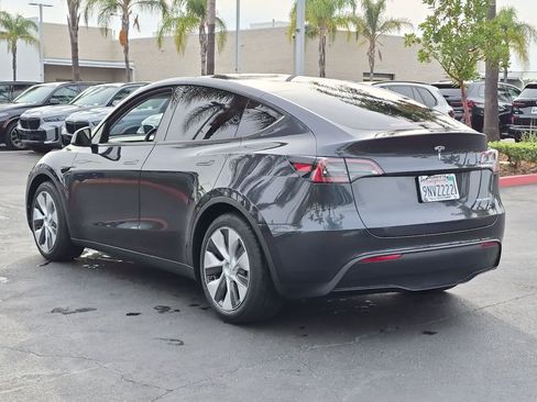 Used 2024 Tesla Model Y Long Range AWD/4WD image 8