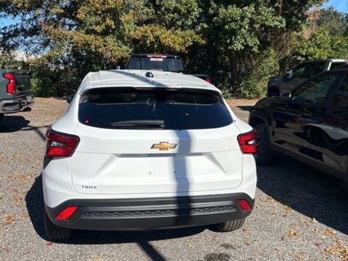 New 2026 Chevrolet Trax LS image 3