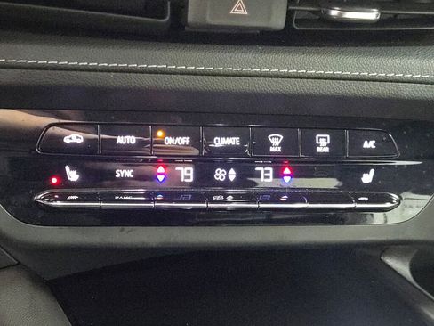 Used 2023 Buick Envision Preferred image 27