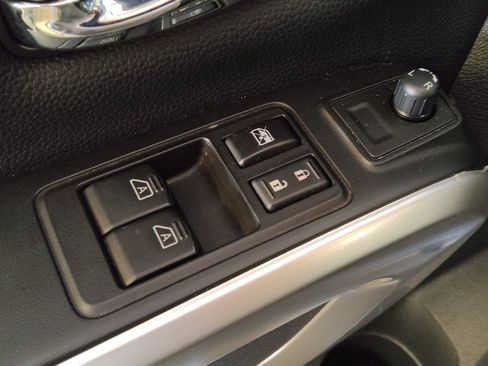 Used 2019 Nissan Titan SV w/ SV Convenience Package AWD/4WD image 27
