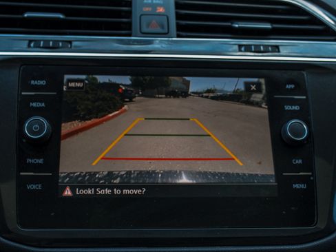 Used 2019 Volkswagen Tiguan SEL AWD/4WD image 22