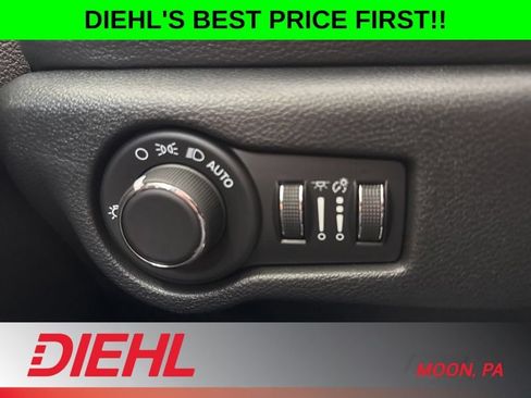 New 2027 Chrysler Pacifica Select AWD/4WD image 28