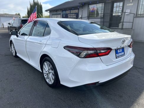Used 2022 Toyota Camry LE FWD image 4