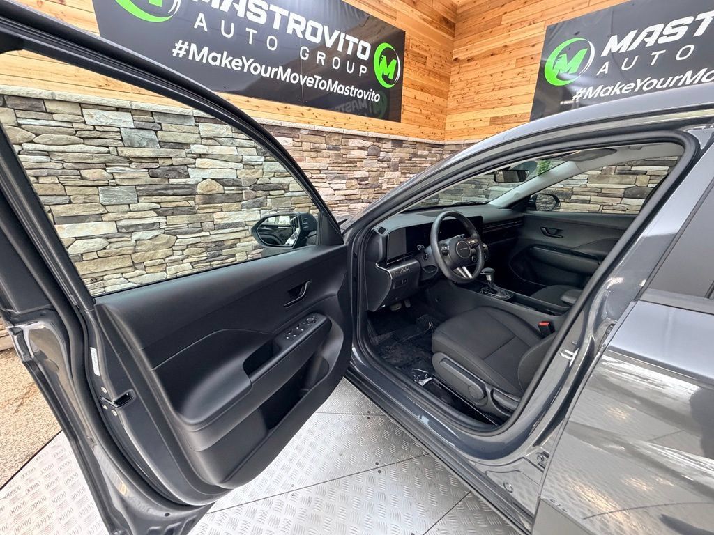 Used 2024 Hyundai Kona SE AWD/4WD image 15
