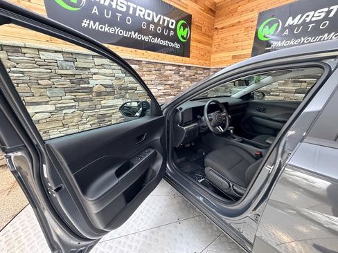 Used 2024 Hyundai Kona SE AWD/4WD image 15