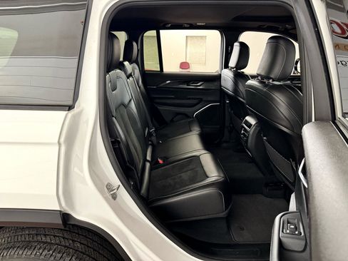 Used 2022 Jeep Grand Cherokee Altitude image 36