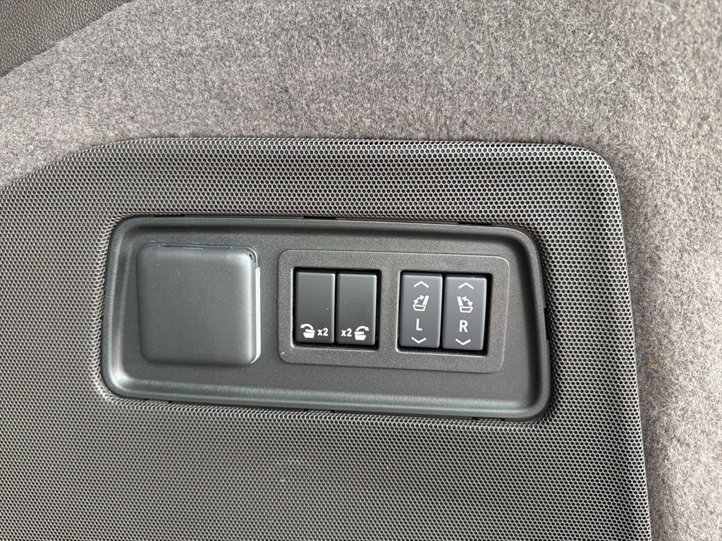 Used 2024 Cadillac Escalade ESV Sport AWD/4WD image 39
