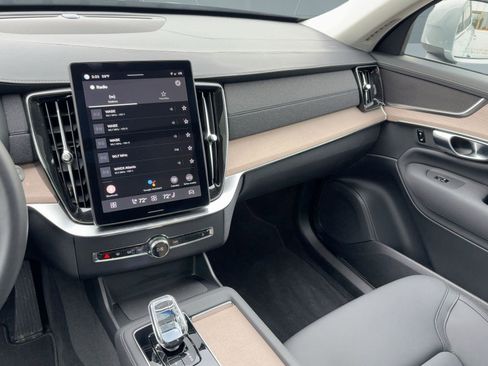 Certified 2025 Volvo XC90 B5 Plus image 26