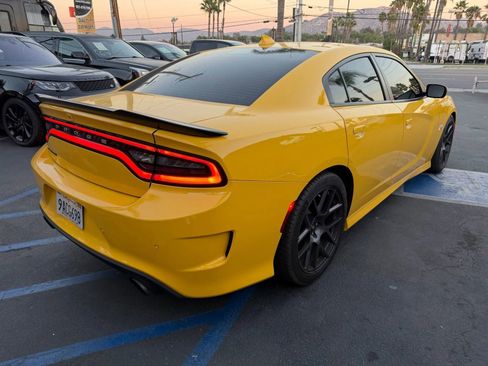 Used 2018 Dodge Charger R/T Scat Pack RWD image 9
