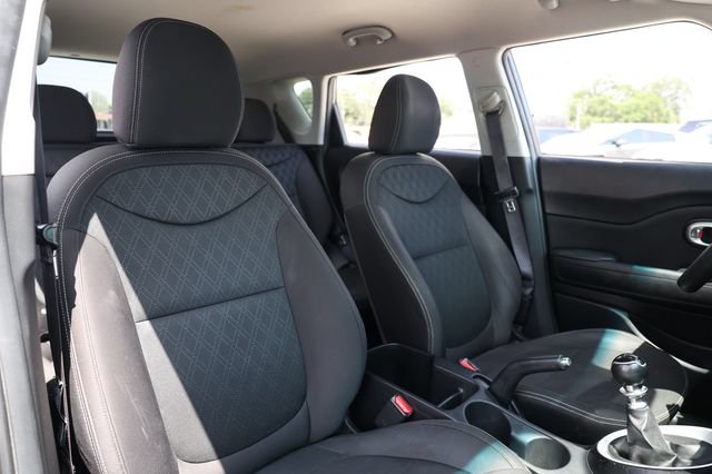 Used 2016 Kia Soul FWD image 19